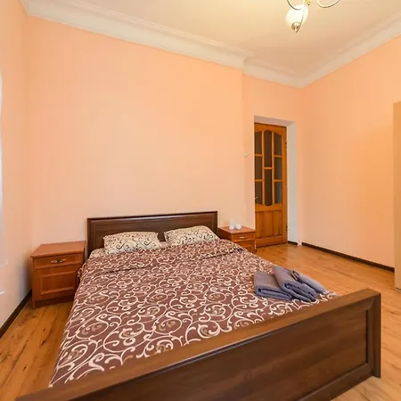 Apartment On Kreshchatik 17